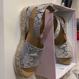 Sandals (Soda)